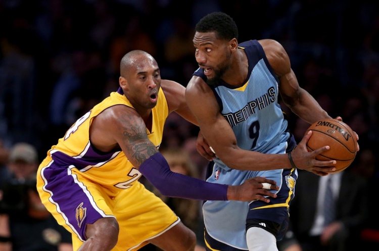 开云官网-肯扬·马丁谈历史前5防守者：手套、科比、阿伦、自己、魔兽